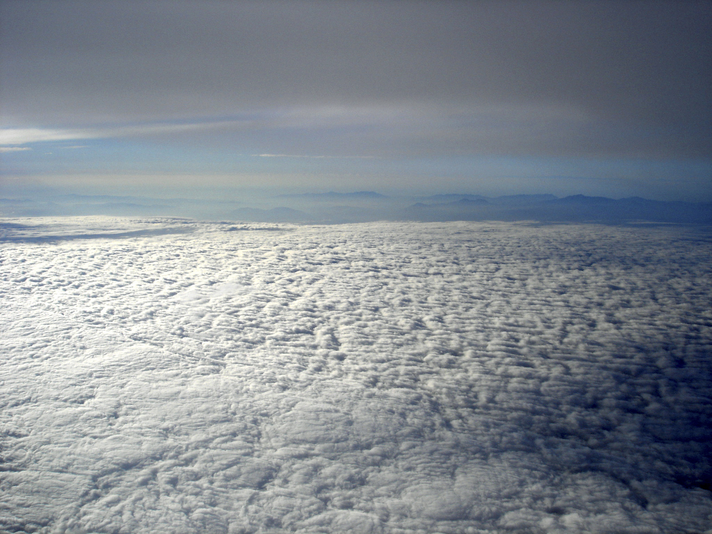 sobre las nubes