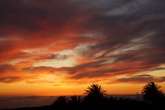 Sobre las nubes bajondose el sol