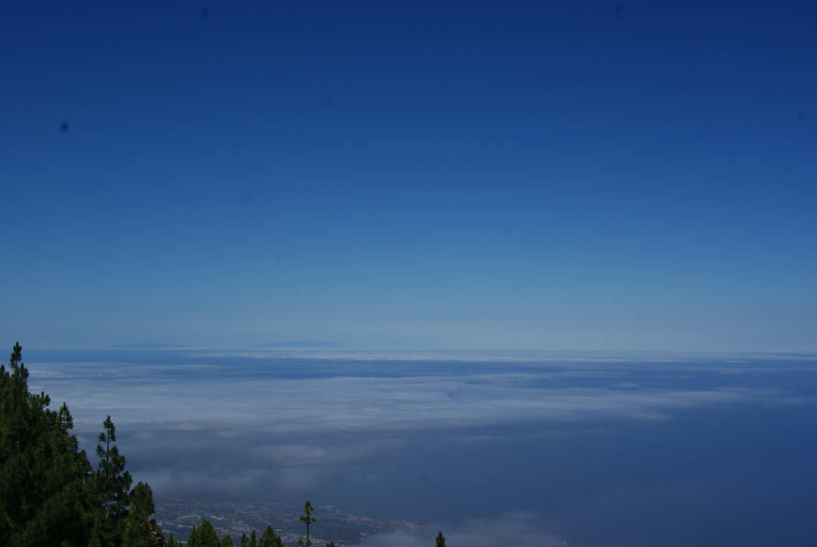 Sobre las nubes