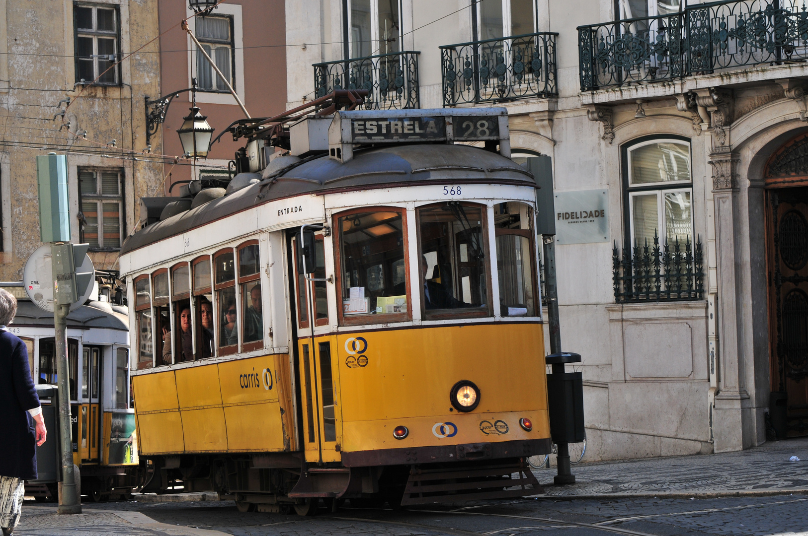 Sobre las olas en Lisboa