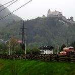 Soeben wurde Werfen durchfahren...auf den Berg die Festung Hohenwerfen