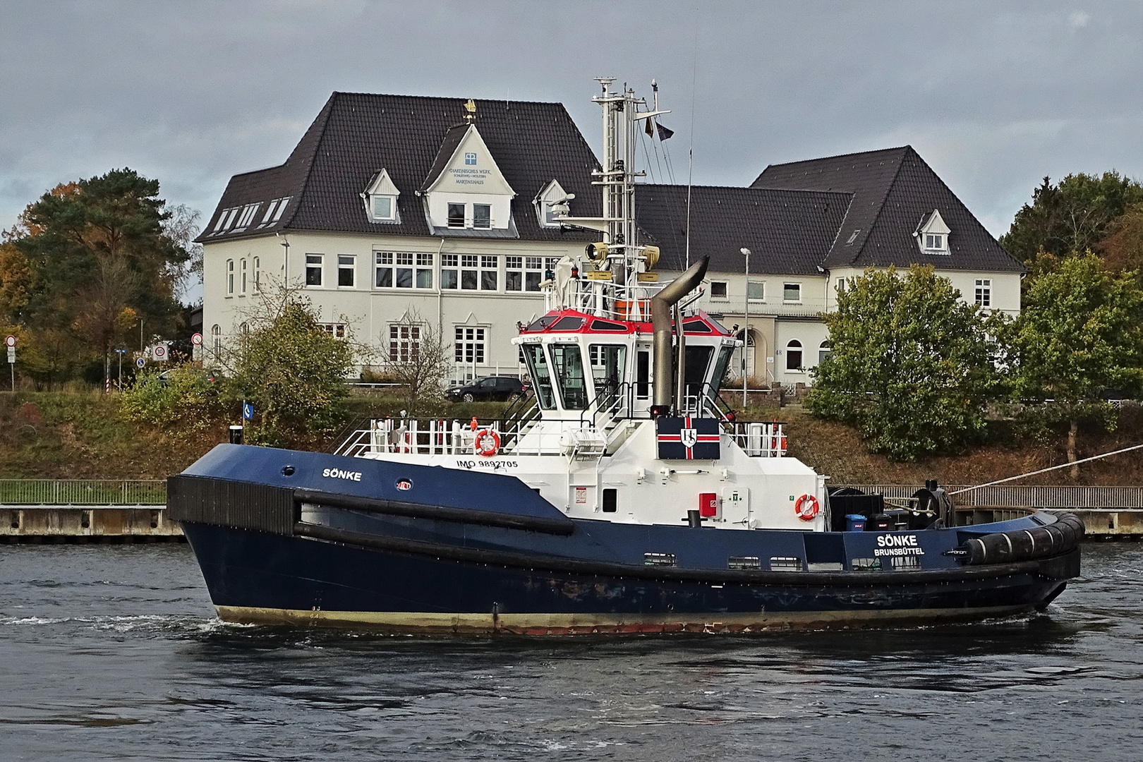 SÖNKE vor dem Martinshaus in Rendsburg 