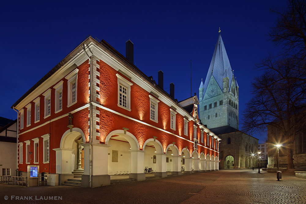 Soest - Rathaus und St. Patrokli Dom