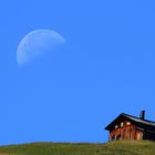 Sogar der Mond erfreut sich am herrlichen Schönwettertag