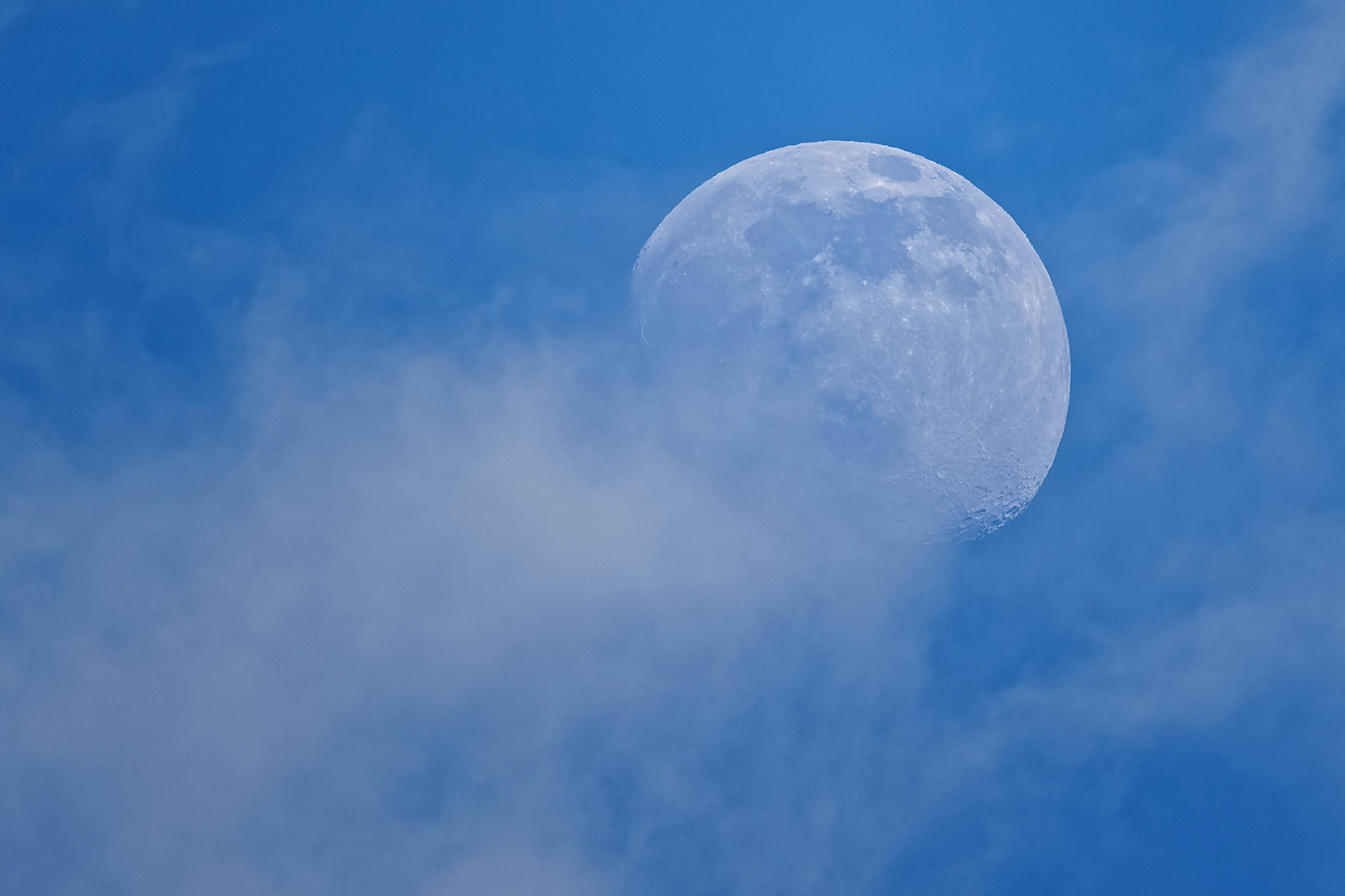 sogar der Mond macht blau