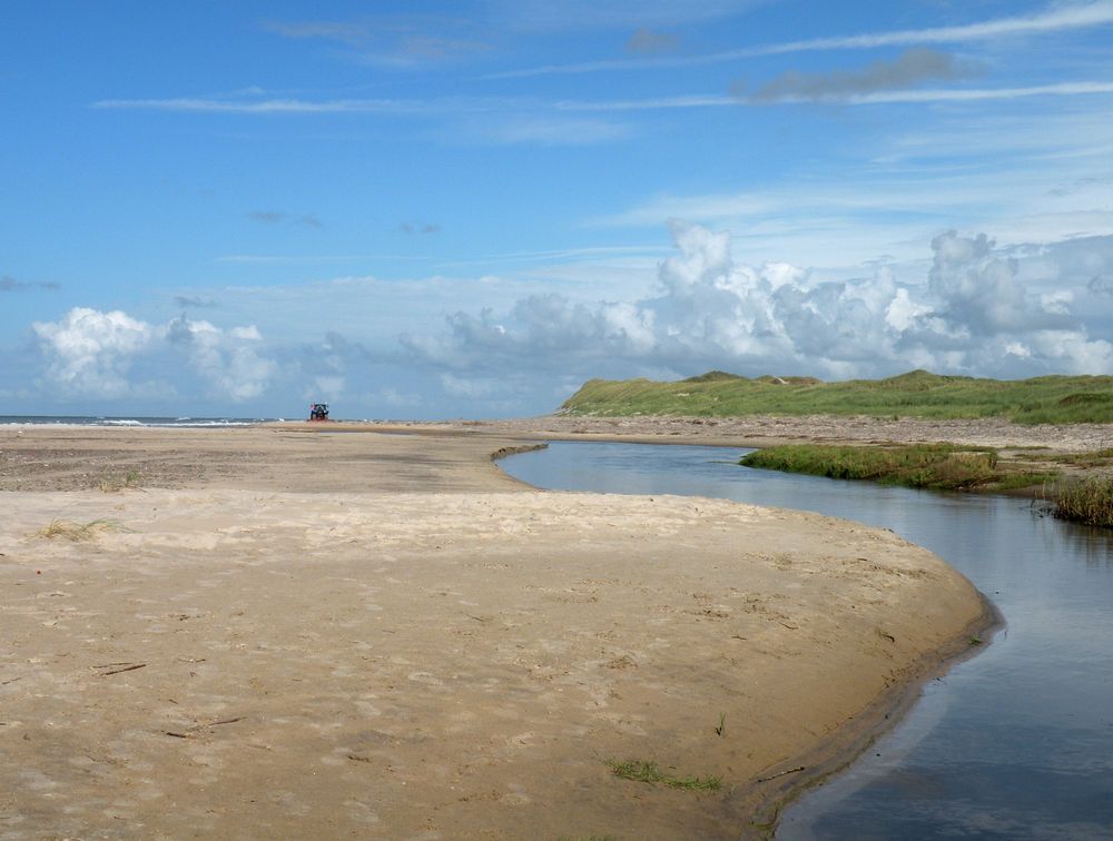 Sogar hier an diesem einsamen Strand wird eine Strandreinigung vorgenommen,das finde ich vorbildlich