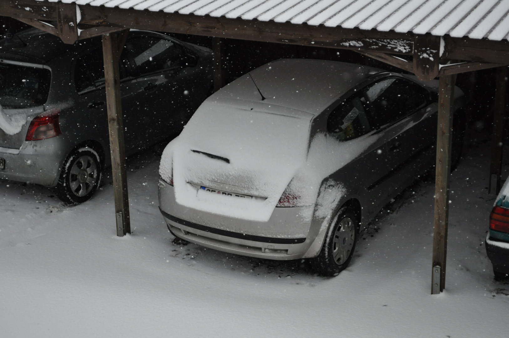 Sogar im Carport ist mein Auto eingeschneit!