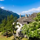 Soglio - Häuser mit Bruchsteinmauern und Granitdächern