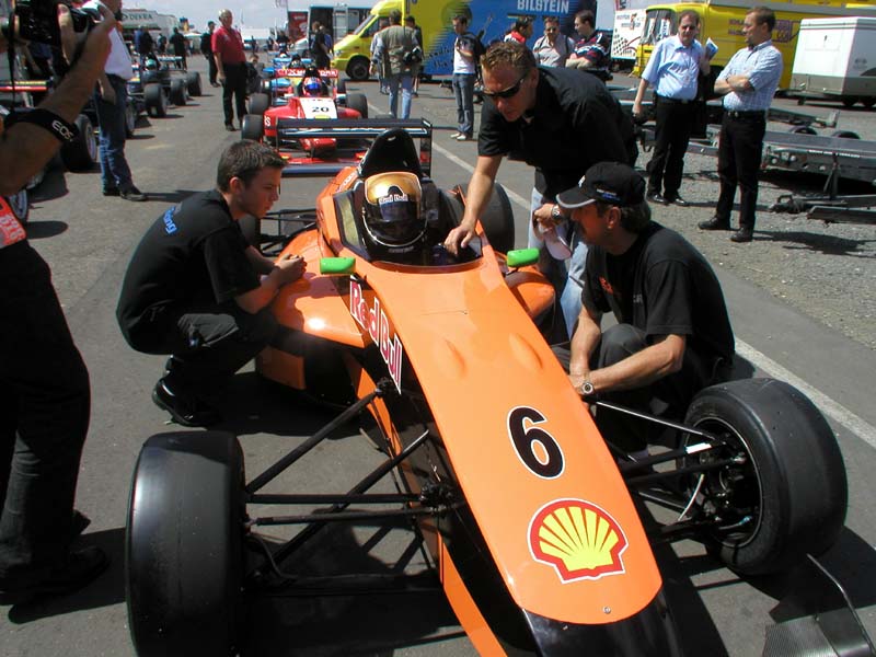 Sohn von Nicky Lauda auf dem Nürburgring.