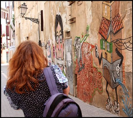 SOLA ANTE EL PELIGRO