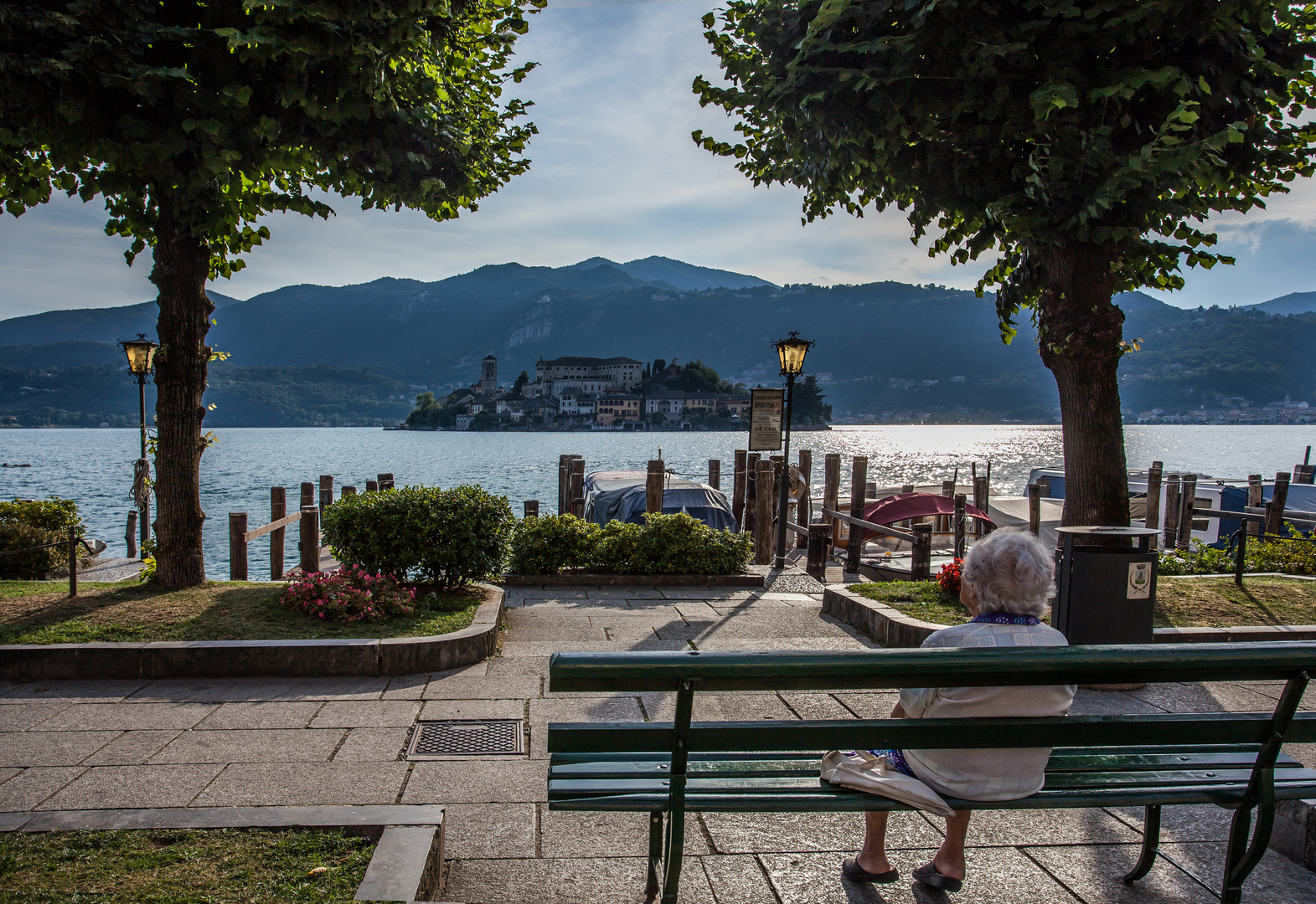 sola nel silenzio