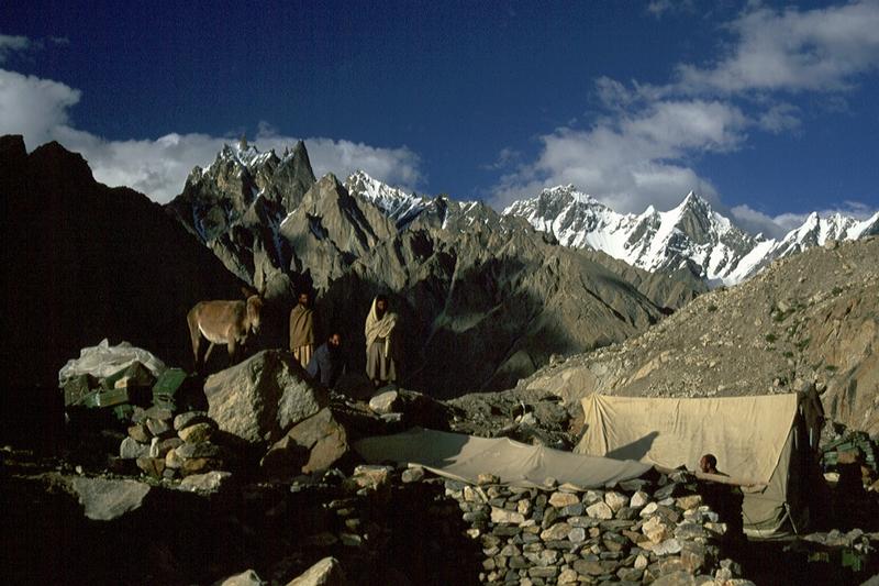 Soldaten und Esel am Baltoro