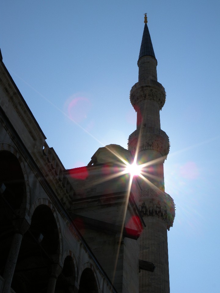 Sole e Minareto La moschea Blu