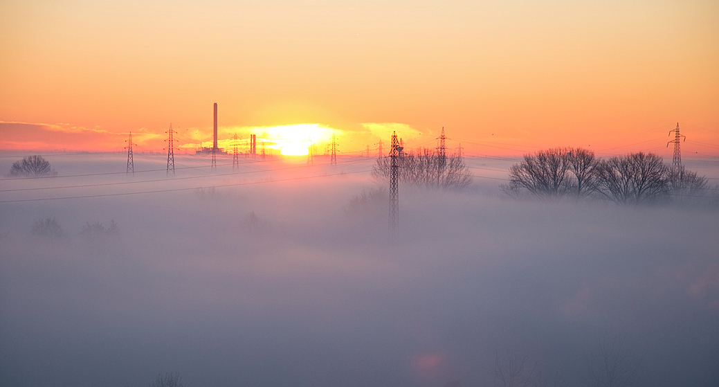 Sole e nebbia all'alba