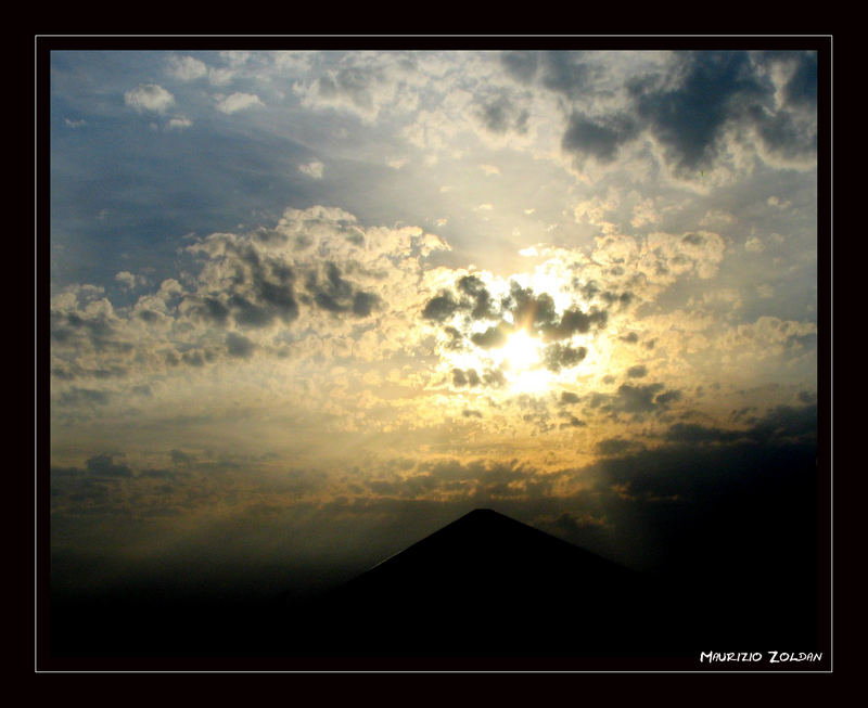 Sole sulla piramide di Bollate