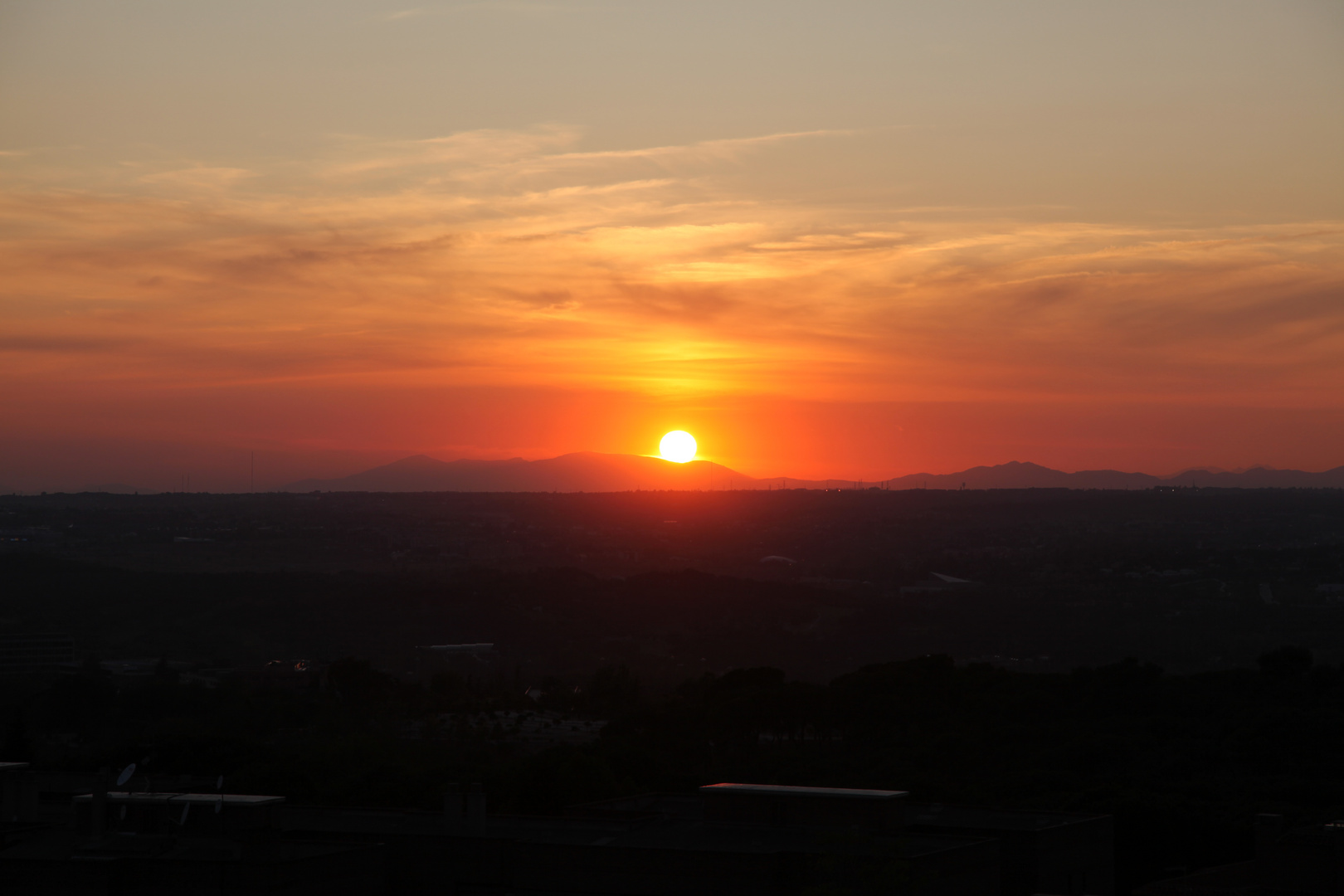 Soleil capturé par la montagne