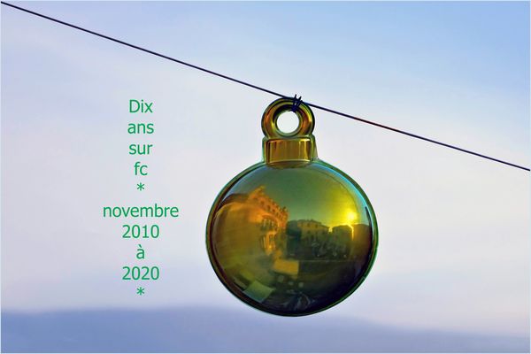 soleil couchant dans une boule de NOëL...