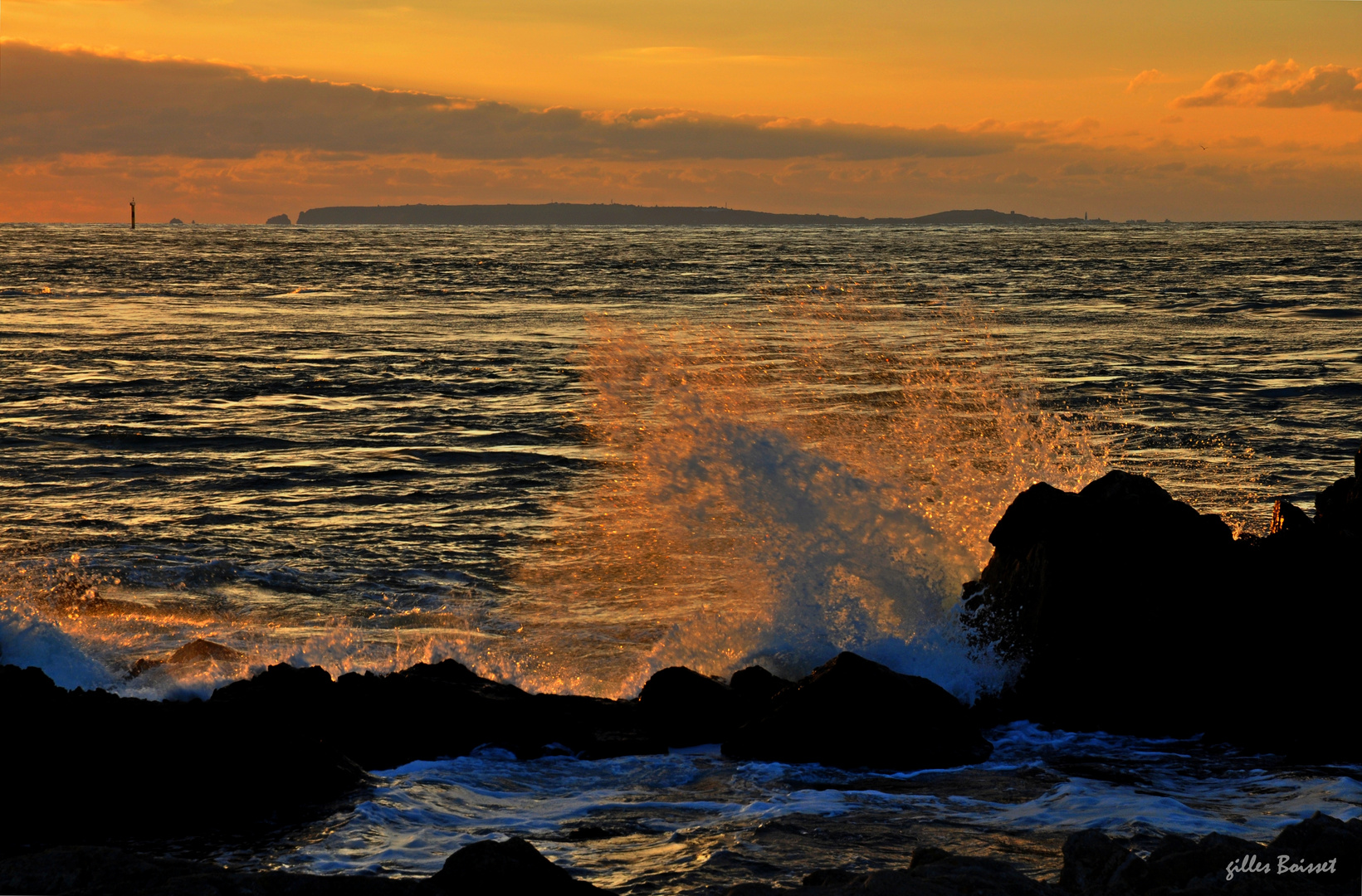 Soleil couchant sur Aurigny. . .