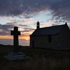 Soleil couchant sur la chapelle St Sanson, Finistère nord