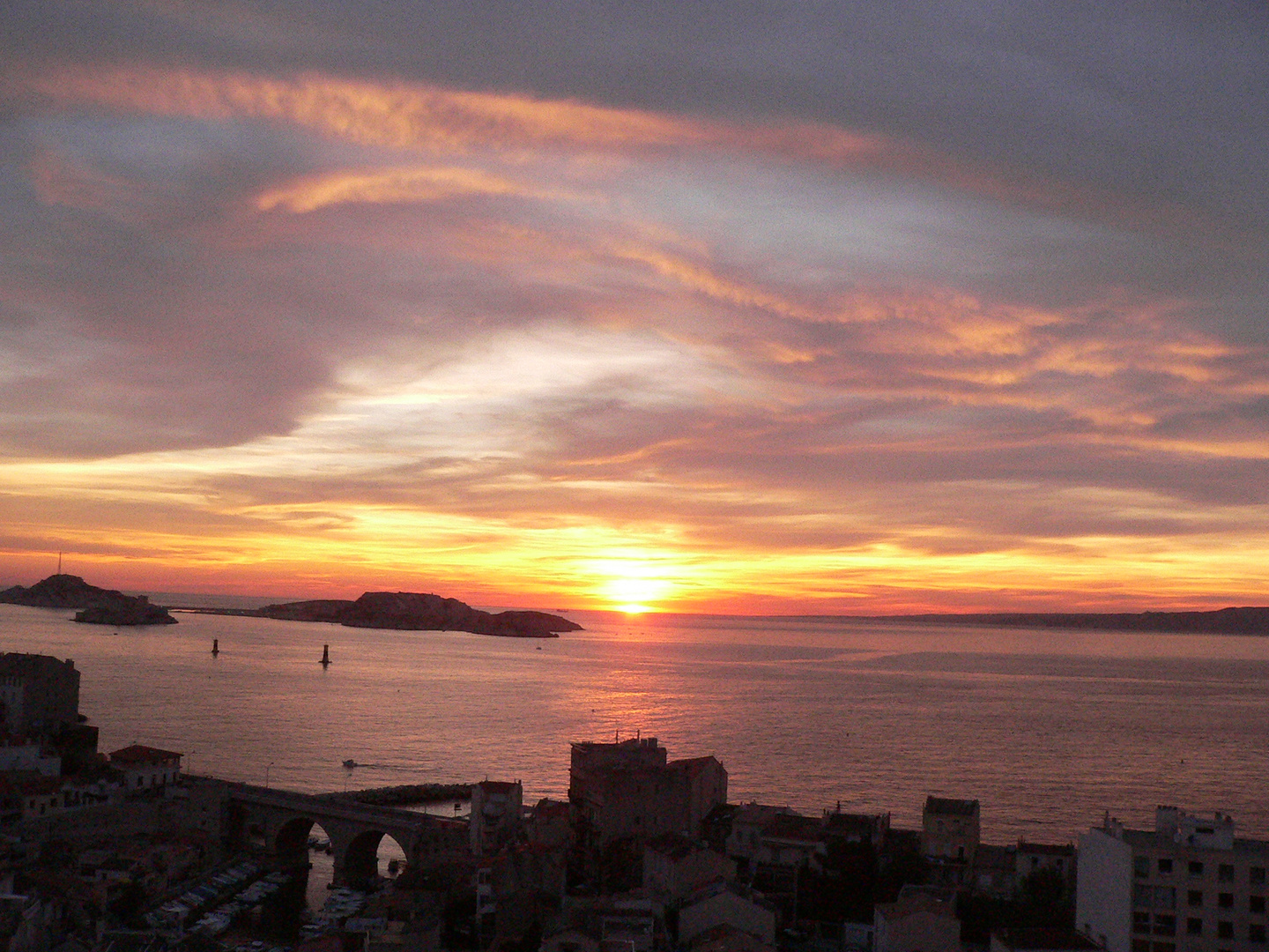 SOLEIL COUCHANT SUR LA RADE DE MARSEILLE