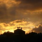 soleil couchant sur le chateau du champ de bataille