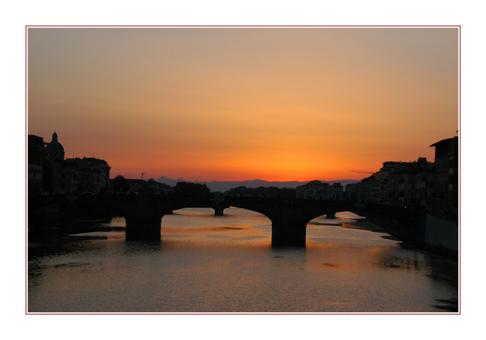 Soleil couchant sur le Ponte Vecchio Florence