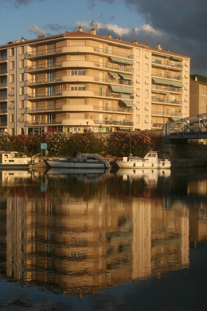 Soleil couchant sur le port de Beaucaire