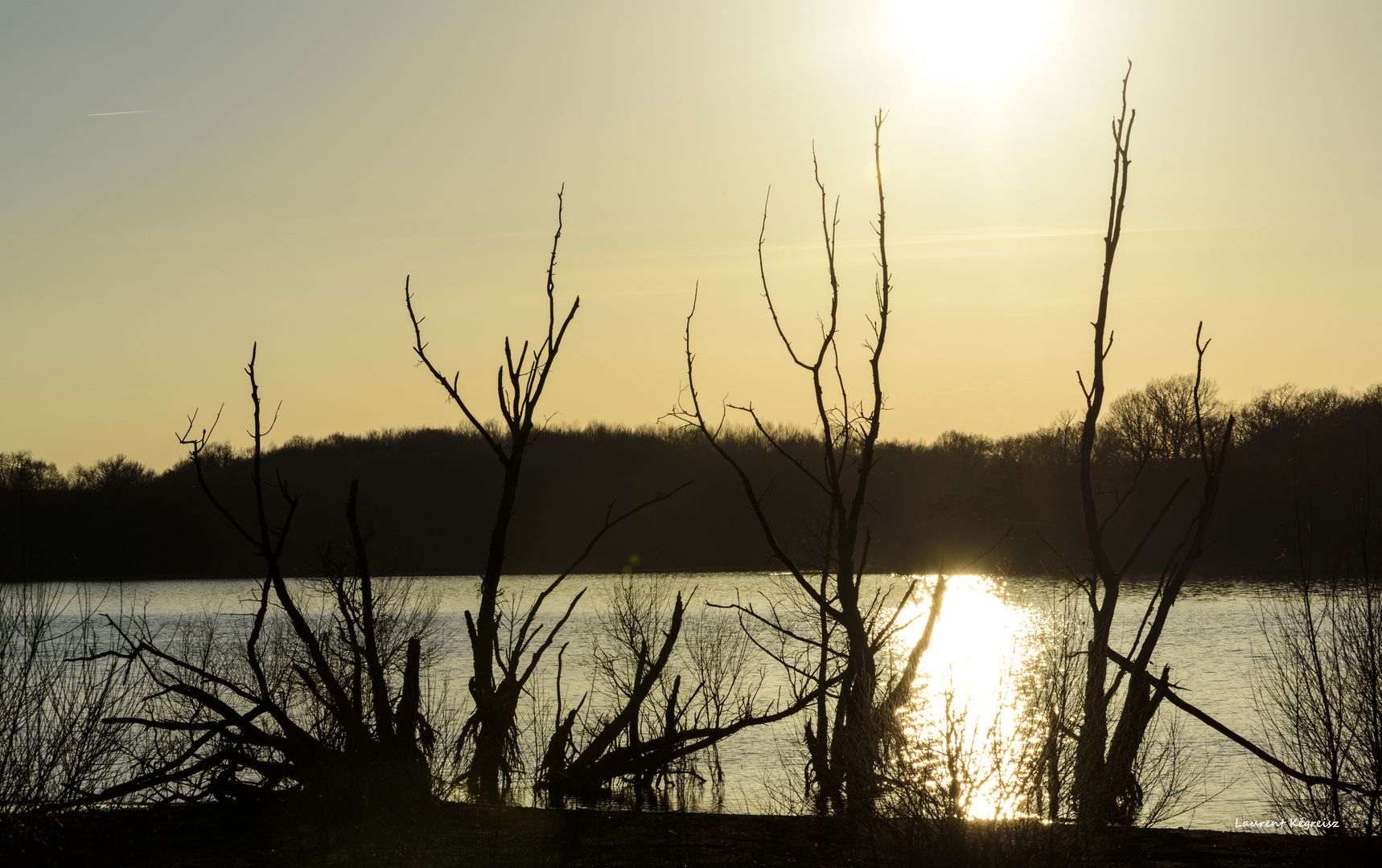 Soleil couchant sur l'étang de baye