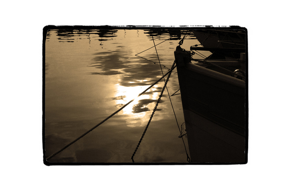 soleil couchant sur un port normand