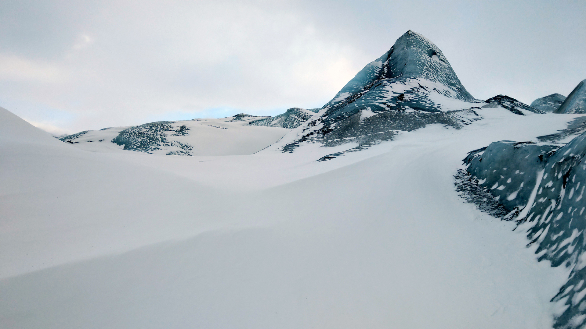 Sólheimajökull - Eisformation und Schnee