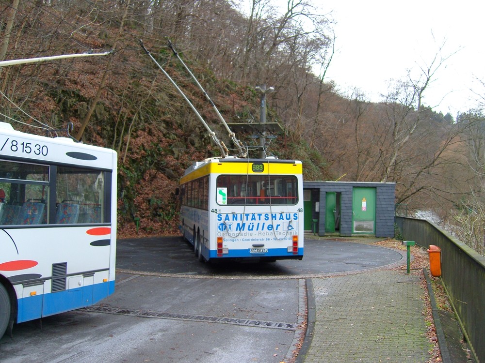 Solinger Oberleitungsbus in der Wendeanlage (Drehscheibe) in Solingen-Burg.