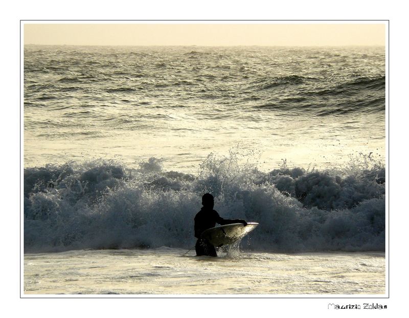 ......Solo contro l'onda....