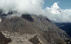 Solo Khumbu Gebiet - im Hintergrund der Ama Dablam