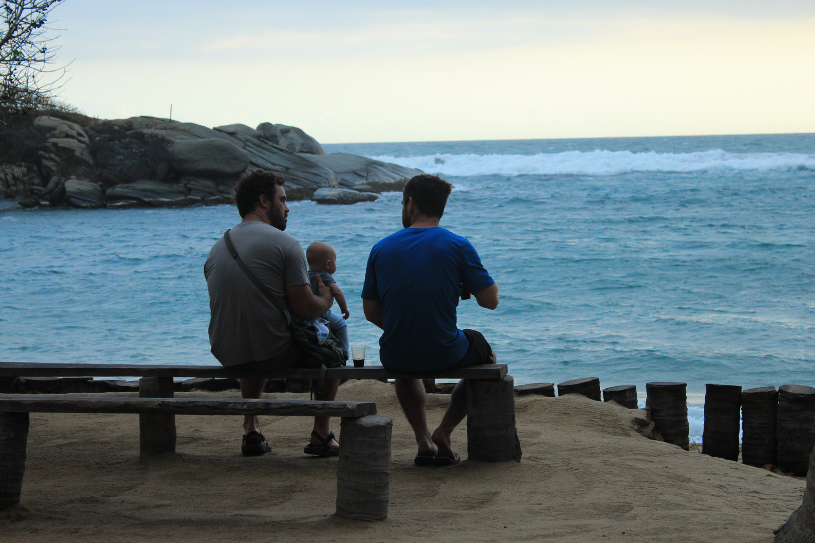 Solo una bella Familia, contemplando el amanecer