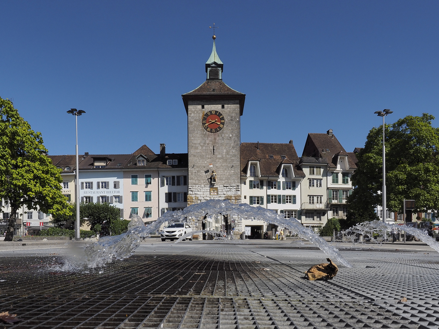 Solothurn Bieltor mit Wasserfontänen 