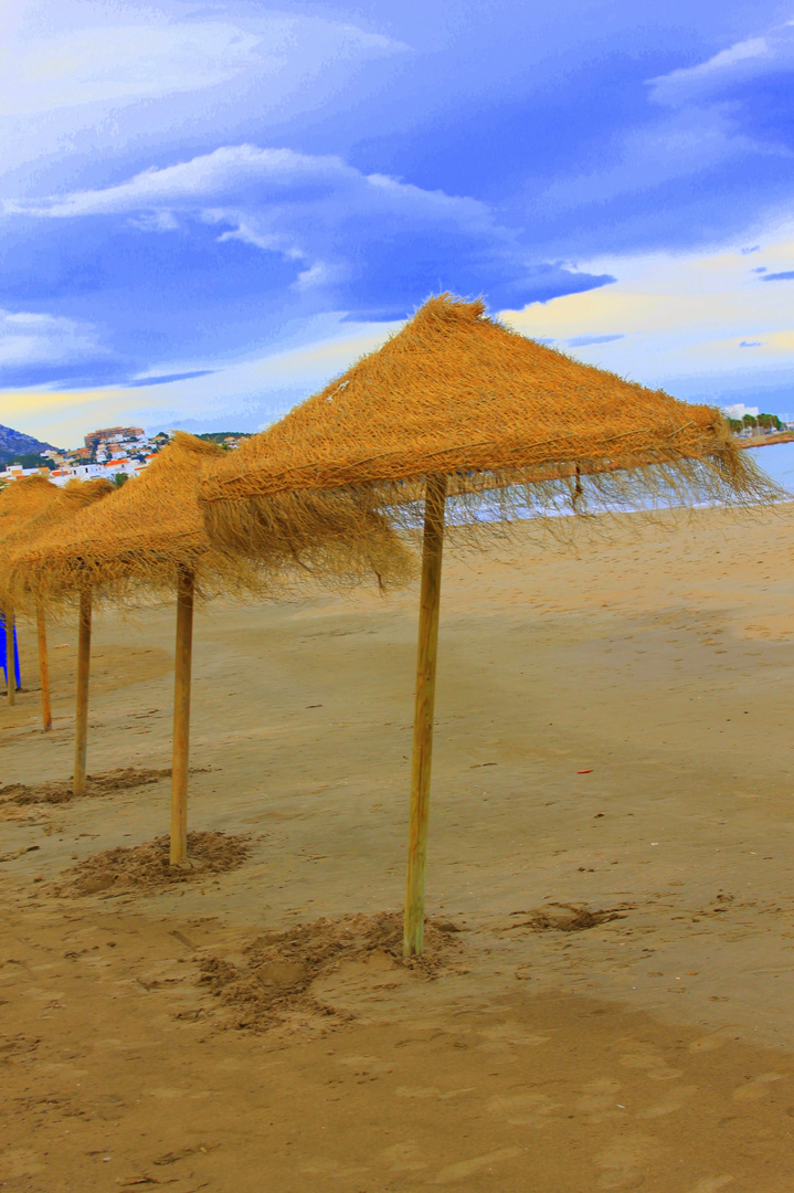 Sombrillas en la playa