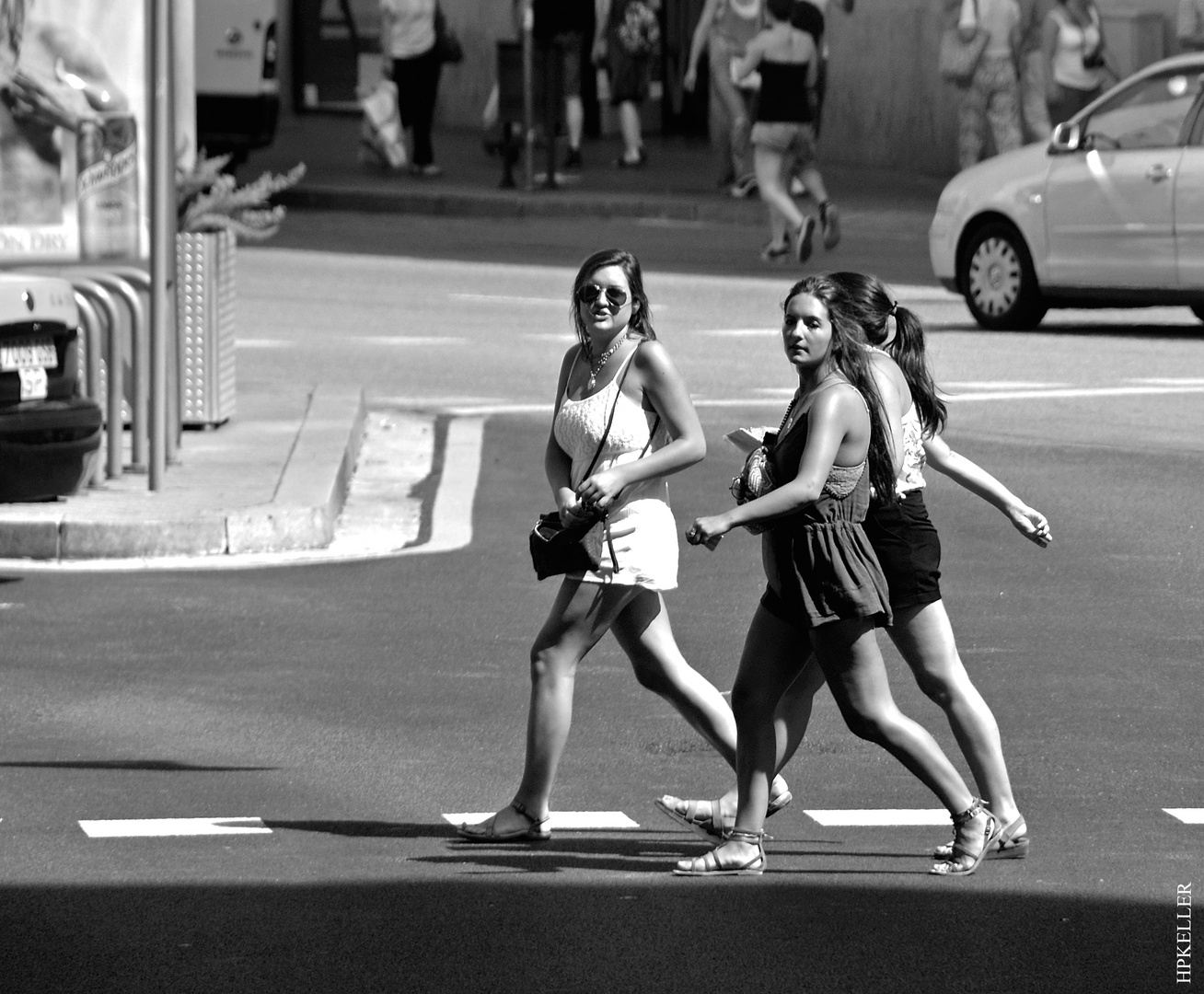 Some days ago in Barcelona, ...chicas walk.