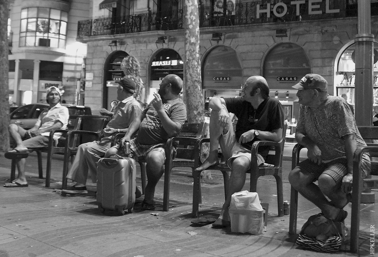 Some days ago in Barcelona on the Rambla, ...men like to have their twist the head.