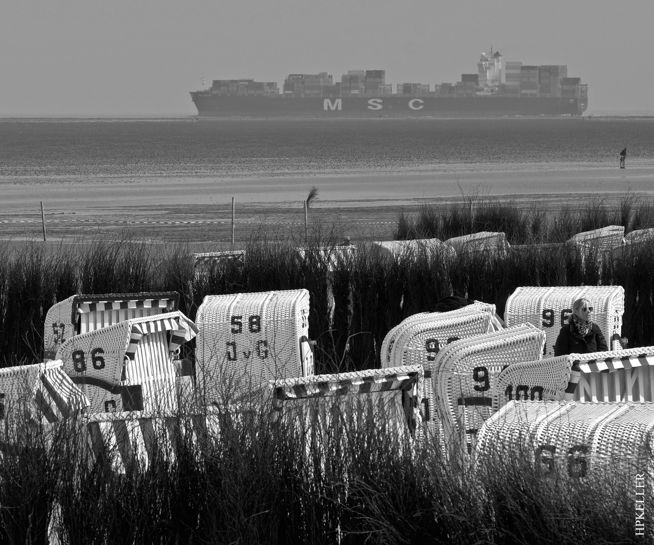 Some days ago in Cuxhaven, containership behind the wadden sea.