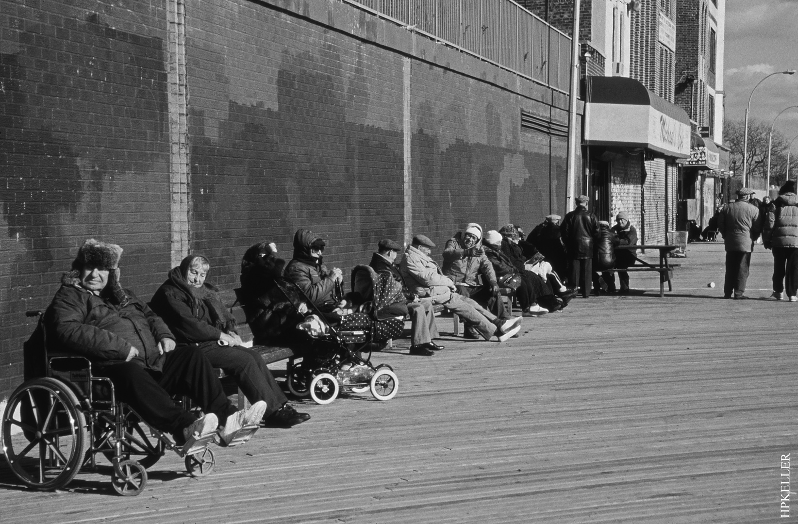 Some years ago in New York City, ...russian immigrants in Brooklyn 1992 - Analogscan.