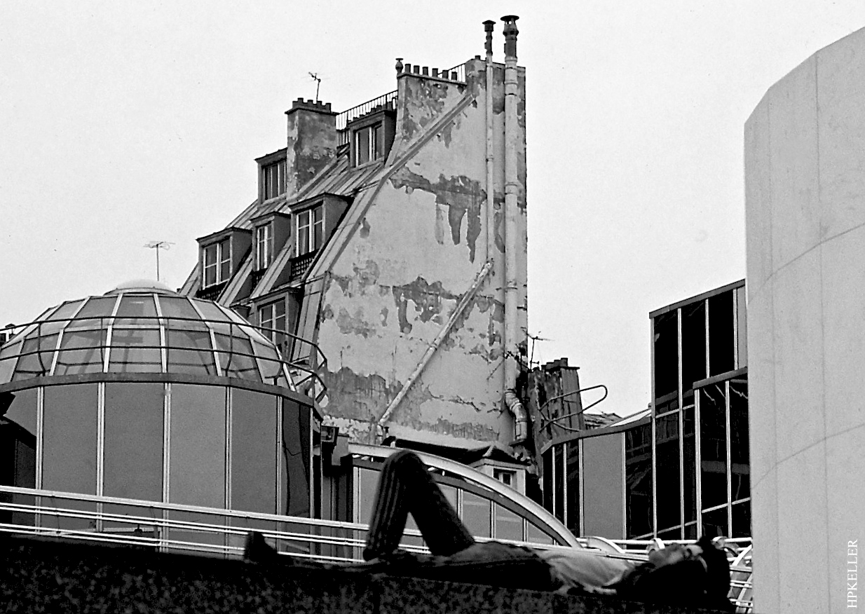 Some years ago in Paris, ...relaxtion at Les Halles - 1989.