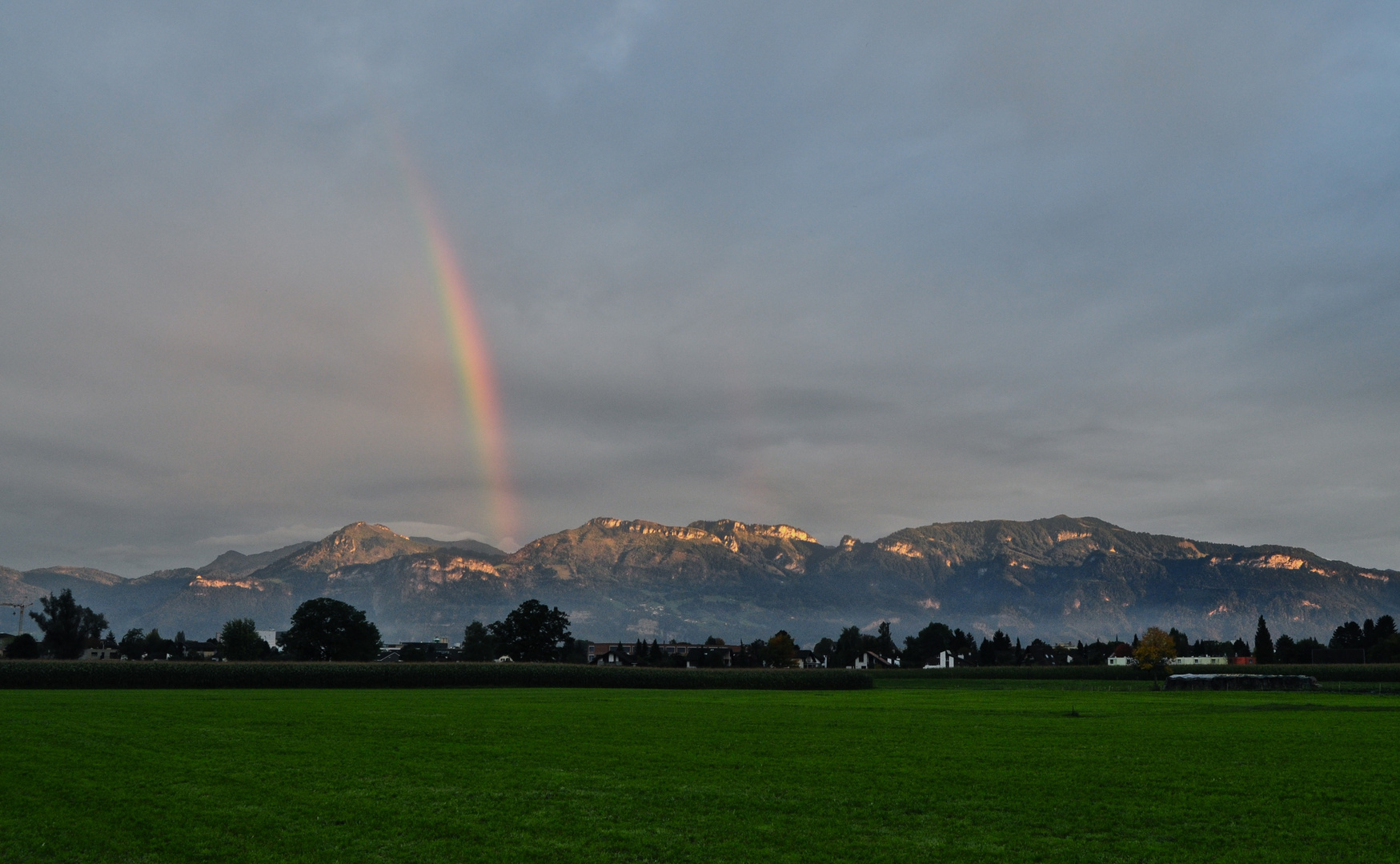 somewhere over the rainbow blue birds fly