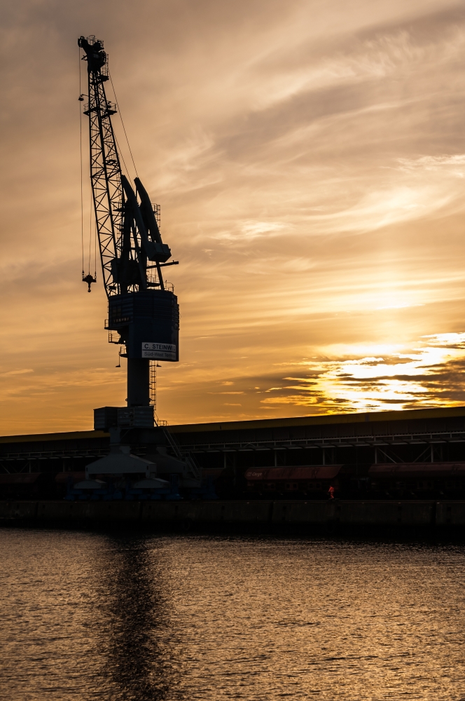 Sommenuntergang im Hamburger Hafen 2