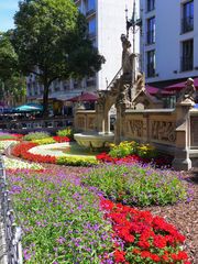 Sommer am Kölner Heinzelmännchenbrunnen