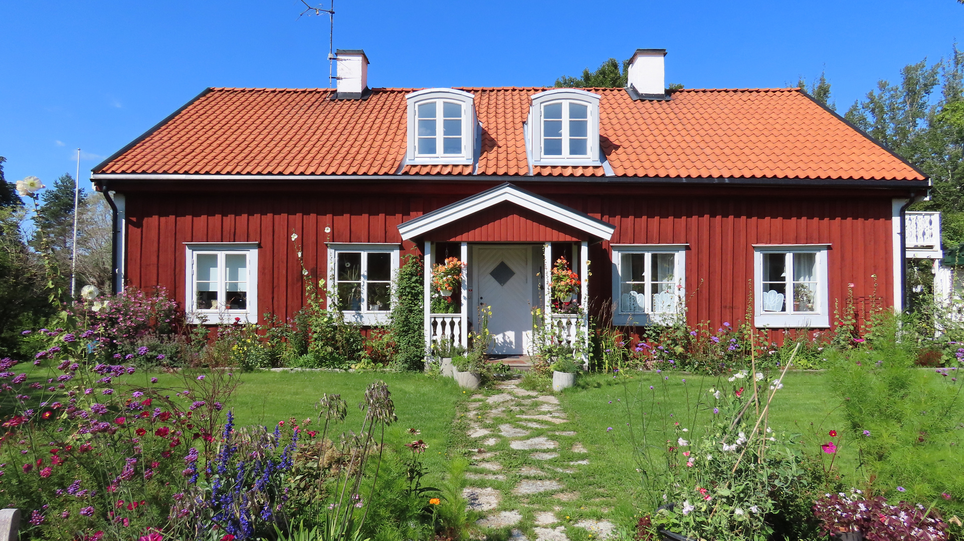 Sommer auf Kihl Gard in Östergötland