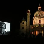 Sommer in der Stadt: "Kino unter Sternen"  vor der Karlskirche