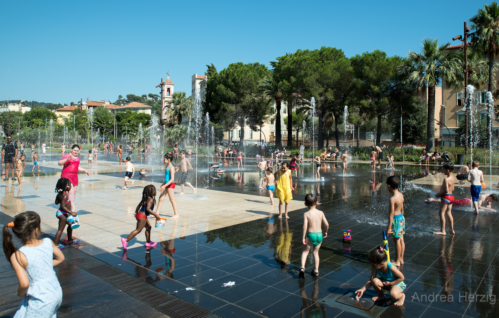 Sommer in Nizza - Promenade du Paillon