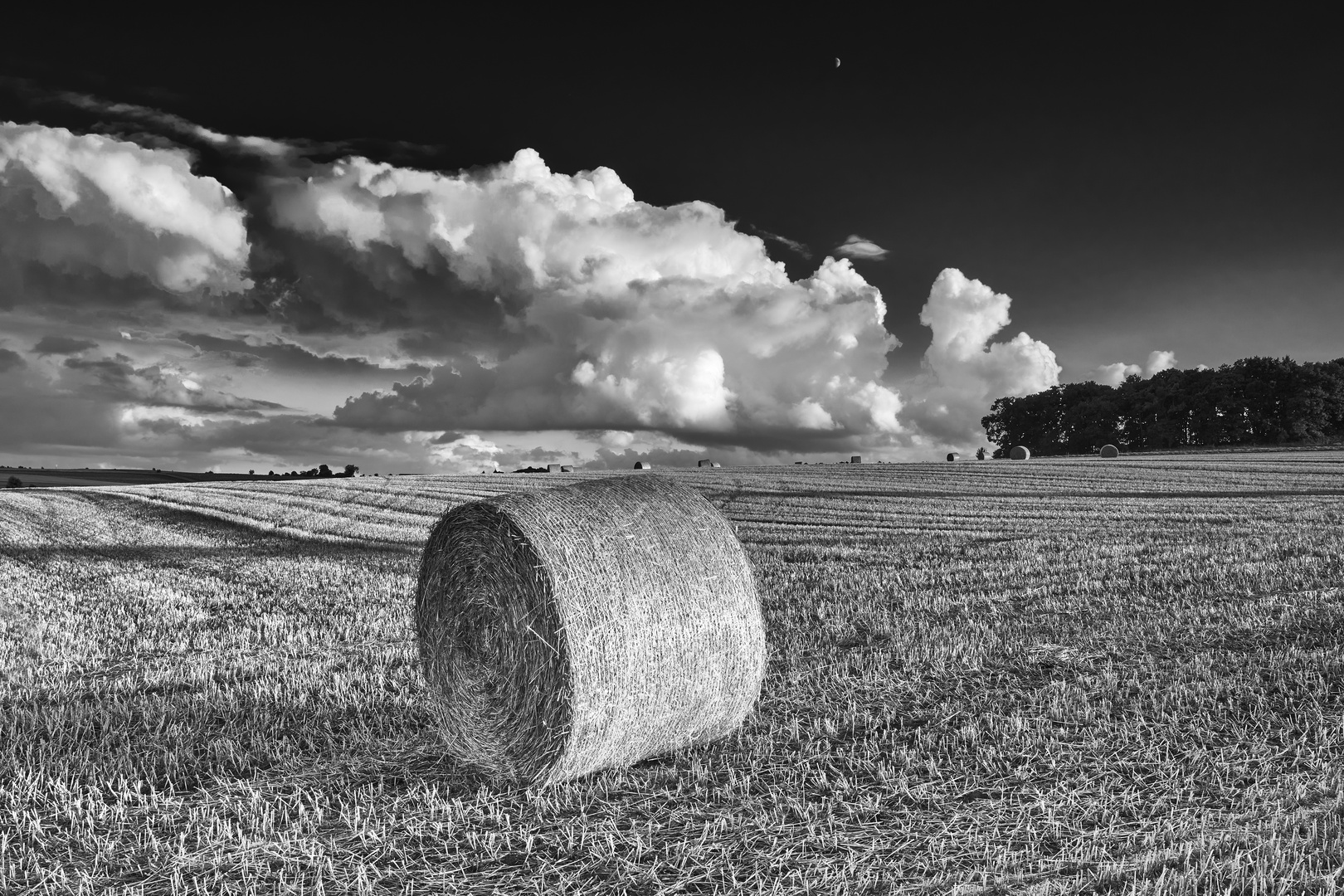 Sommer-nach-der-Ernte-Abendstimmung