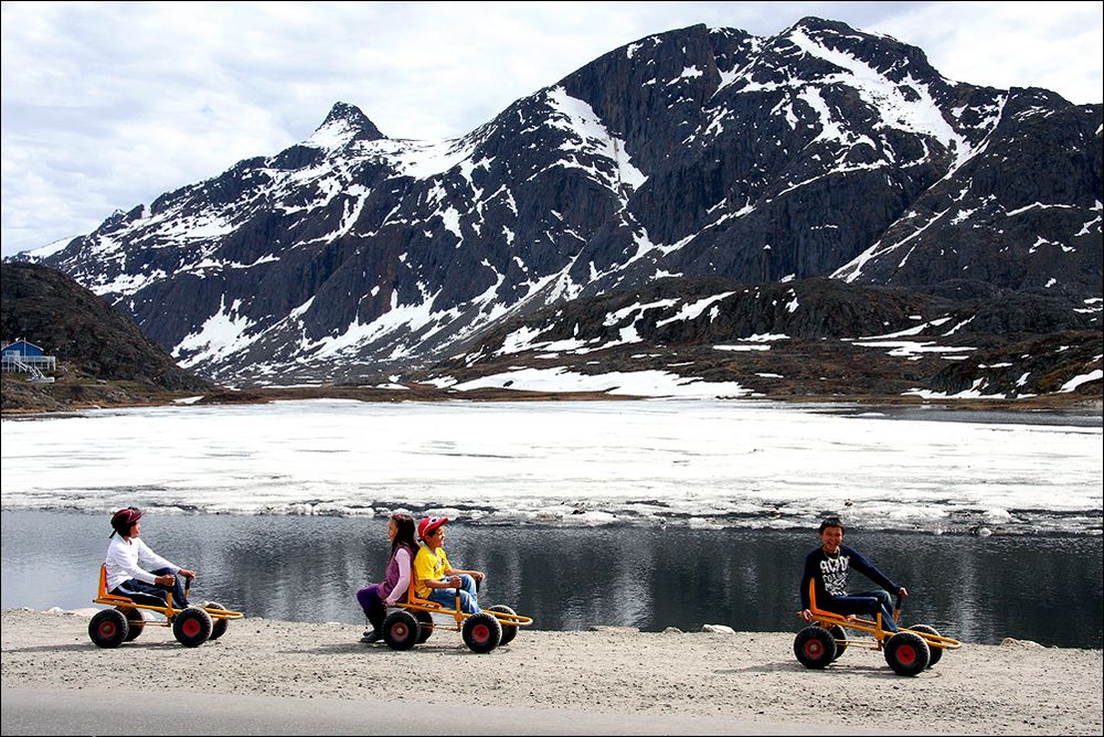 Sommer, Sonne und Mond Autos. von Kent Schou Larsen 