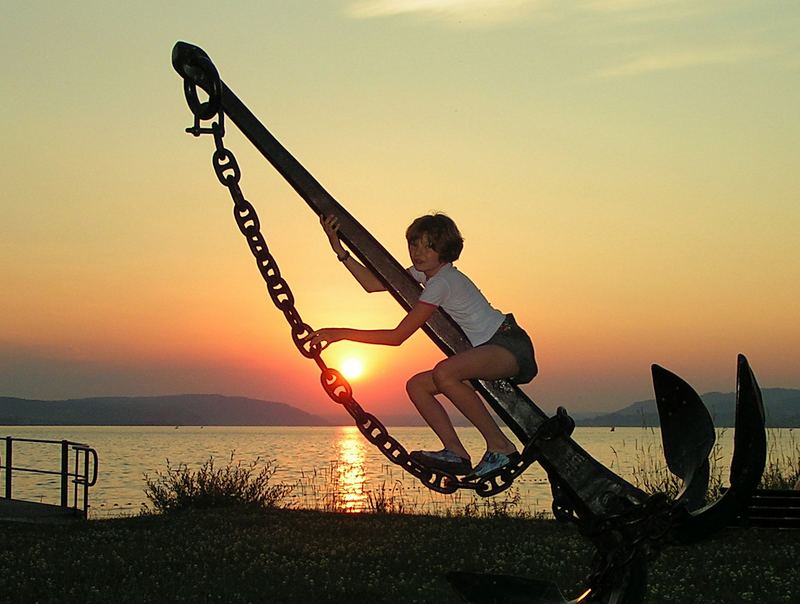 Sommer-Sonnenuntergang am Bodenseee mit Aufhellblitz